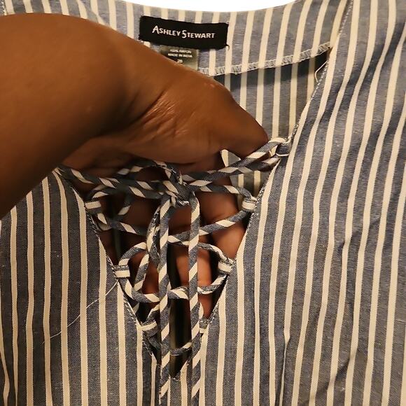 Ashley Stewart Blouse Women's 3X Lace Up Blue White Bell Sleeve NWOT - Picture 2 of 3